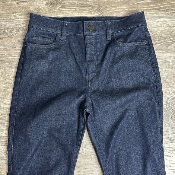 Ann Taylor Women’s High Rise Flare Jeans in Classic Rinse Wash Sz 4 - Picture 3 of 11